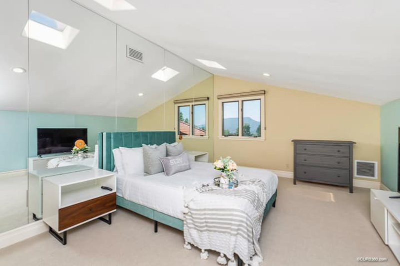 Luxury Hilltop Estate bedroom